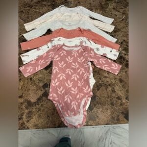 I have 6 long sleeve onesies 9months